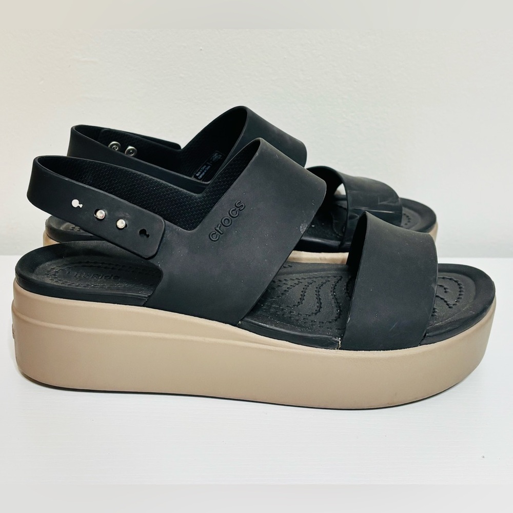 CROCS Brooklyn Low Wedge Black Sandals Size 8 - Picture 2 of 9